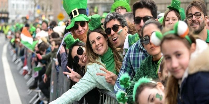 What happens if you don't wear green on st. patrick's day